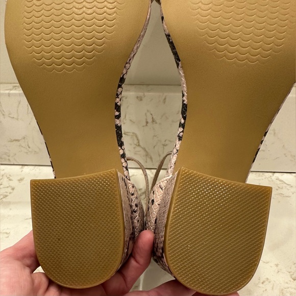 Steve Madden Irenee Block Heel Snakeskin Sandals 7 - Picture 11 of 12